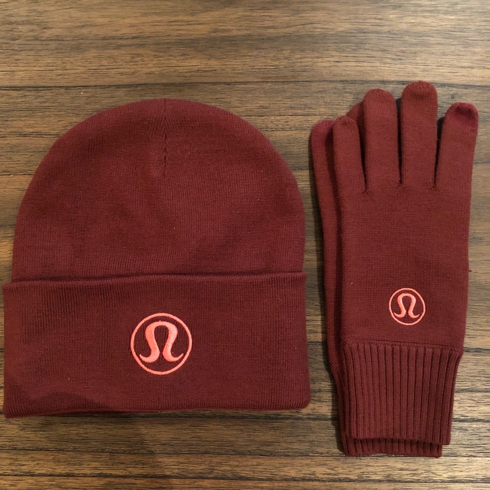 Lululemon Warm Revelation Set- gloves and beanie